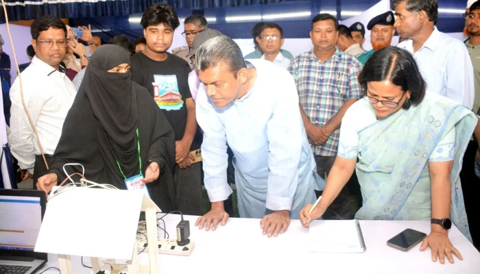 সরকার জ্ঞানভিত্তিক সমাজ প্রতিষ্ঠায় কাজ করছে: হুইপ বকুল