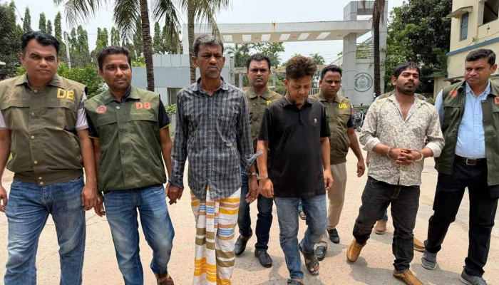 হাসপাতালে ঠিকাদারের কাছে ২০ লাখ টাকা চাঁদা দাবি, গ্রেপ্তার ৩