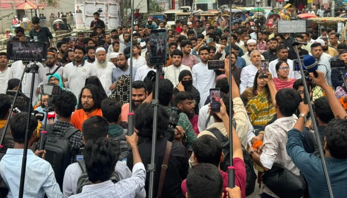 রাজধানীতে এনসিপির বিক্ষোভ, হামলাকারীদের গ্রেপ্তার দাবি
