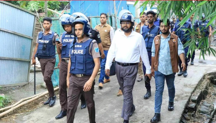 অভিযানে গিয়ে আ.লীগ নেতাকর্মীদের হামলার শিকার পুলিশ, গ্রেপ্তার ৪