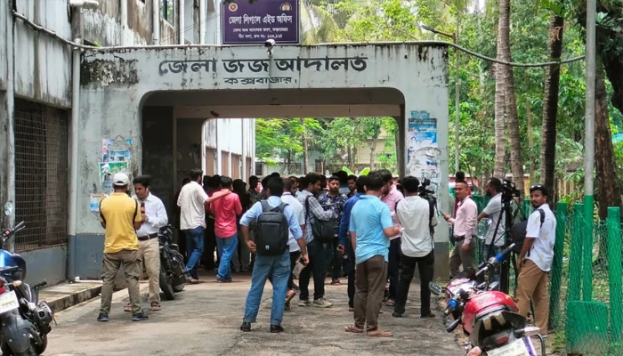 কক্সবাজার আদালত প্রাঙ্গণে গোলাগুলি, আহত ১