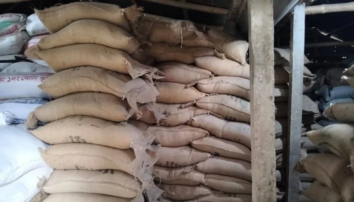 কুঁড়ার মিল থেকে শতাধিক বস্তা সরকারি বরাদ্ধের চাল উদ্ধার
