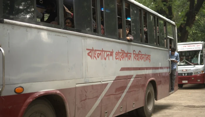 প্রথমবারের মতো বিভাগীয় শহরে বুয়েট শিক্ষার্থীদের নিজস্ব বাসে ঈদযাত্রা