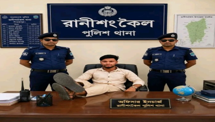 ভুয়া পরিচয়ে ওসির কভার ফটো, যুবক আটক