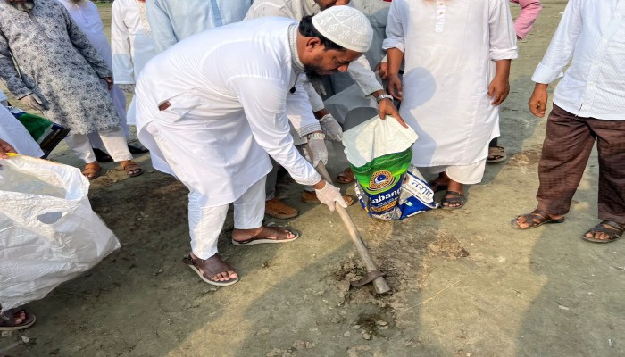 বাউফল পাবলিক ফিল্ডে কোরবানির হাটের বর্জ্য অপসারণে পরিচ্ছন্নতা অভিযানে ড. মাসুদ এমপি