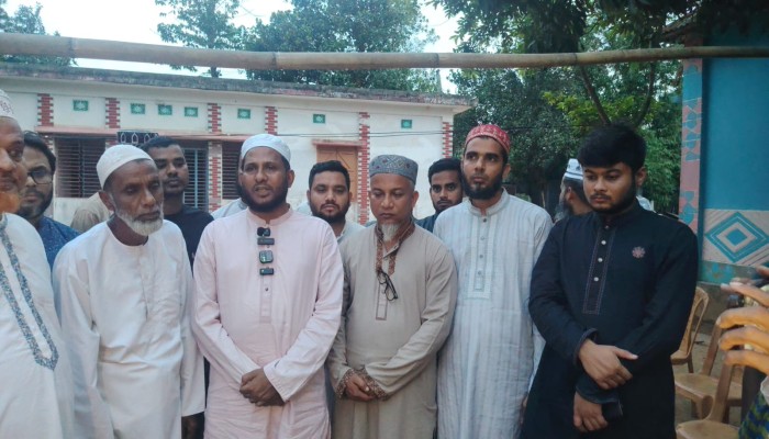 কসবা উপজেলা সীমান্তে ভারতীয় সীমান্তরক্ষী বাহিনীর (বিএসএফ) গুলিতে মোহাম্মদ মুরসালিন (২০) ও নবীর হোসেন (৫০) মর্মান্তিকভাবে নিহতের পরিবারের সদস্যদের প্রতি সমবেদনা জানাতে এবং ঈদ উল আযহার শুভেচ্ছা বিকাল ৫টায় নিহতদের বাড়িতে গিয়েছে বাংলাদেশ জামায়াতে ইসলামীর কেন্দ্রীয়, জেলা ও উপজেলার প্রতিনিধি দল।