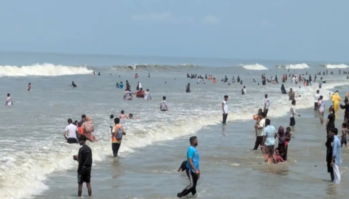 ঈদের ছুটিতে আশানুরূপ পর্যটক নেই কুয়াকাটায়, হতাশ পর্যটন ব্যবসায়ীরা