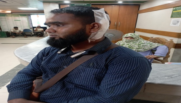 ইসলামী ব্যাংকের গ্রাহকদের শান্তিপূর্ণ মানববন্ধনে পুলিশের হামলা: গুলিবিদ্ধ- ৫০, আহত- শতাধিক