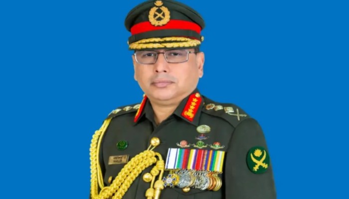 হজ পালন শেষে দেশে ফিরেছেন সেনাবাহিনী প্রধান