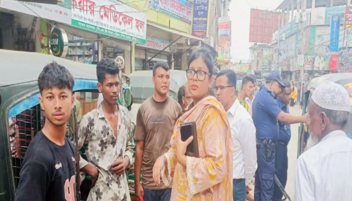 ​বুড়িচংয়ে অতিরিক্ত ভাড়া আদায়; ৪ সিএনজি চালককে জরিমানা