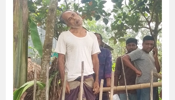 মাধবপুর বাড়ির পাশের গাছে ঝুলছিল বৃদ্ধের মরদেহ উদ্ধার করেছে পুলিশ