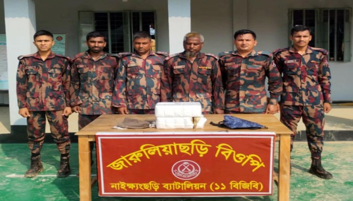 নাইক্ষ্যংছড়িতে -১১ বিজিবির অভিযানে বিপুল পরিমাণ ইযাবা উদ্ধার,  মাদকের বিরুদ্ধে জিরো টলারেন্স নীতি ঘোষণা  বিজিবির