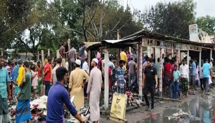 কুড়িগ্রামের ভূরূঙ্গামারী বাজারে ভয়াবহ আগুন, ১০৫ দোকান পুড়ে ছাই