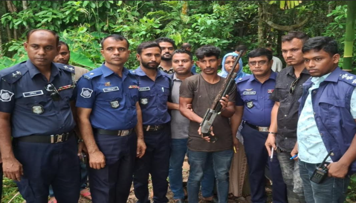 কাউখালীতে পুলিশের বিশেষ অভিযান/ শটগানসহ যুবক আটক