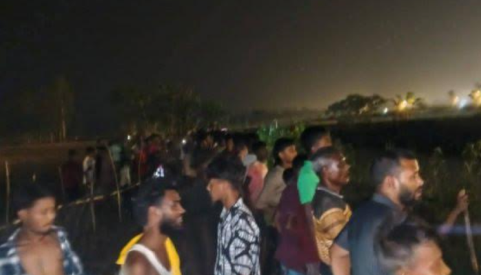 কুড়িগ্রামে সীমান্তে পুশইন ঠেকাতে পাঁচ শতাধিক বাংলাদেশির রাতভর পাহারা