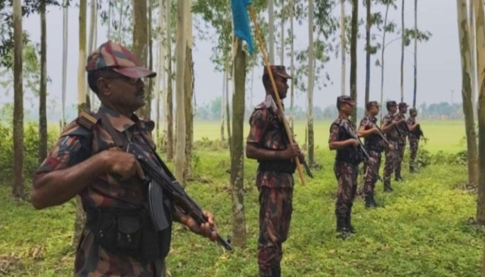 ​ফুলবাড়ী সীমান্তে ভারতের পুশইন ঠেকাতে বিজিবির কড়া নজরদারী॥