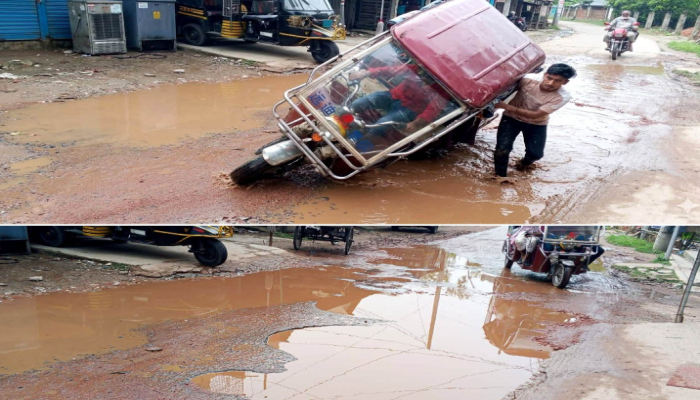 ​গৌরনদীর প্রধান সড়কের বেহাল দশা, চরম দুর্ভোগ