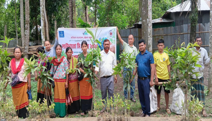 রাজস্থলীতে লাউদাতো সাপ্তাহ উদযাপন: আলোচনা সভা, বৃক্ষরোপণ ও ৭০০ ফলজ চারা বিতরণ