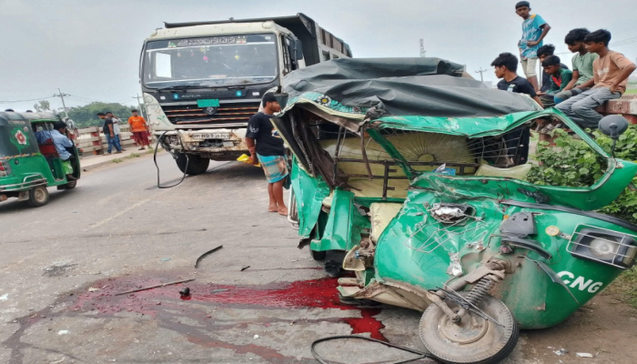 মাধবপুর ট্রাক ও সিএনজি মুখোমুখি সংঘর্ষ সিএনজিচালকসহ নিহত ২ আহত দুই