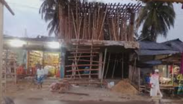 পার্বতীপুরের মৌলভীর ডাঙ্গা শাহী জামে মসজিদে ওয়াকফকৃত জমি থাকলেও নেই  সংস্কারে আর্থিক অনুদান
