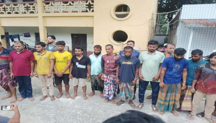 বুড়িচংয়ে মহাসড়কে পুলিশের গাড়ি ভাঙচুর: অভিযানে গ্রেপ্তার ১৯