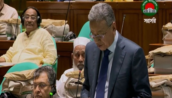 জাতীয় সংসদে বাজেট উপস্থাপন করছেন অর্থমন্ত্রী