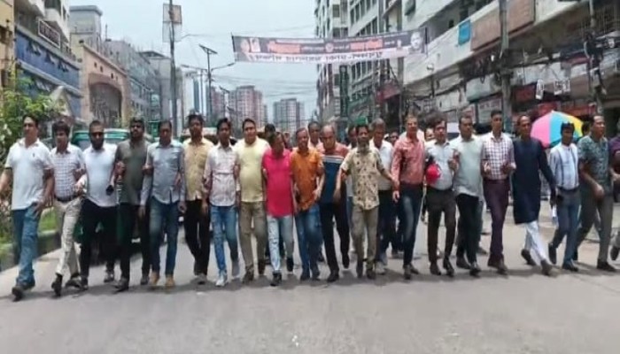 পদবঞ্চিত ত্যাগী নেতাকর্মীদের মূল্যায়নের দাবিতে নয়াপল্টনে যুবদল নেতাদের শান্তিপূর্ণ অবস্থান