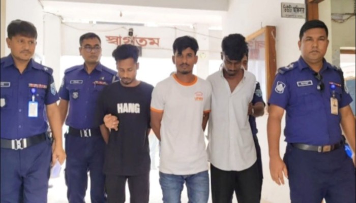 ঠাকুরগাঁওয়ে প্রেমিক সহ তিন বন্ধু মিলে ১৫ বছর বয়সী এক কিশোরীকে রাতভর গণধর্ষণের অভিযোগ।