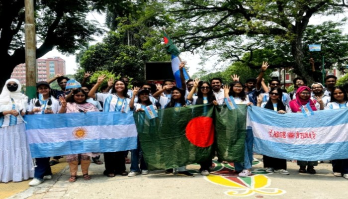 রাজশাহী কলেজে আর্জেন্টিনা সমর্থকদের বর্ণাঢ্য শোভাযাত্রা