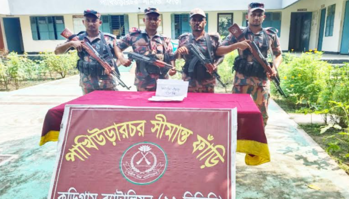 কুড়িগ্রামে বিজিবির অভিযানে সীমান্তে ১৫ লক্ষাধিক টাকার ইয়াবা ট্যাবলেট, গবাদিপশু ও চোরাচালানী পণ্য আটক