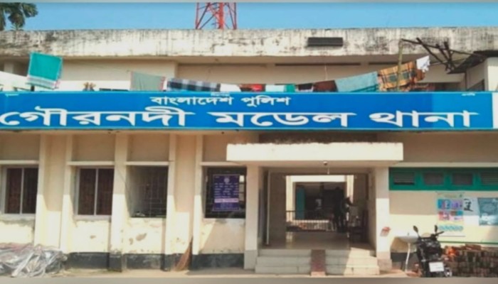 মোবাইল ফোনে কার্টুন দেখানোর প্রলোভন দেখিয়ে তিন বছরের  শিশু কন্যাকে ধর্ষণের অভিযোগ