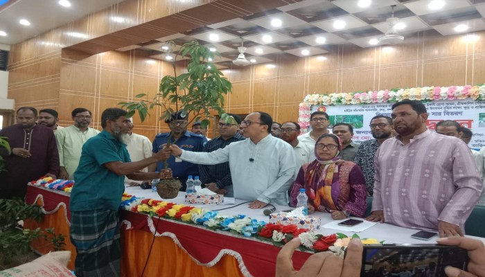 বুড়িচংয়ে ৩ হাজার ৩৩০ কৃষকের মাঝে কৃষি প্রণোদনা বিতরণ কর্মসূচির উদ্বোধন