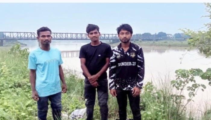 কুড়িগ্রাম সীমান্তের শূন্যরেখায় ৯ দিন ধরে মানবেতর জীবন, অনিশ্চয়তায় পাঁচ যুবক
