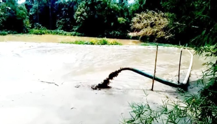 মাধবপুরে পাহাড়ি ছড়া ও নদী থেকে অবাধে বালু উত্তোলন পরিবেশ বিপর্যয়ের আশঙ্কা