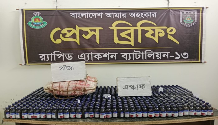কুড়িগ্রামে ৬০৩ বোতল এস্কাফ ও ৮.৫ কেজি গাঁজাসহ একজনকে গ্রেফতার করেছে র‌্যাব-১৩
