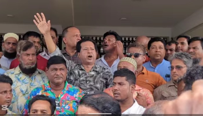 মির্জাগঞ্জে নিষিদ্ধ আওয়ামী লীগ প্রতিরোধে বিক্ষোভ মিছিল