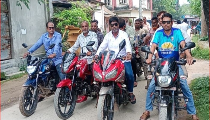ফুলবাড়ীতে আওয়ামী লীগের প্রতিষ্ঠাবার্ষিকী পালন প্রতিরোধে যুবদলের মোটরসাইকেল র‌্যালি