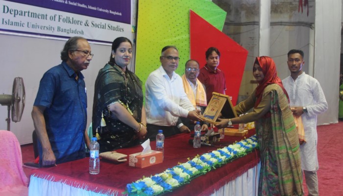 ফোকলোর এন্ড সোশ্যাল স্টাডিজ বিভাগের নবীন বরণ ও প্রবীণ বিদায় অনুষ্ঠিত