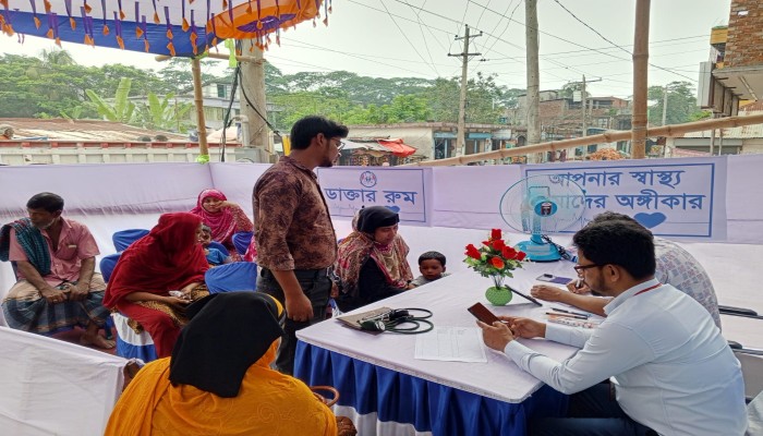 মির্জাগঞ্জে ওয়ালটন প্লাজার উদ্যোগে সারাদেশে ফ্রী মেডিকেল ক্যাম্প