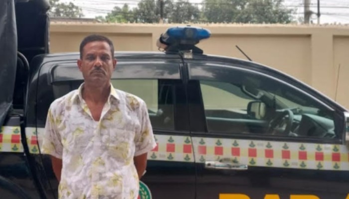 রাজবাড়ী সদর এলাকা হতে একাদিক মাদক মামলায় সাজাপ্রাপ্ত আসামি মুক্তার মৃধা (৪২)’কে গ্রেফতার করেছে র‌্যাব-১০|