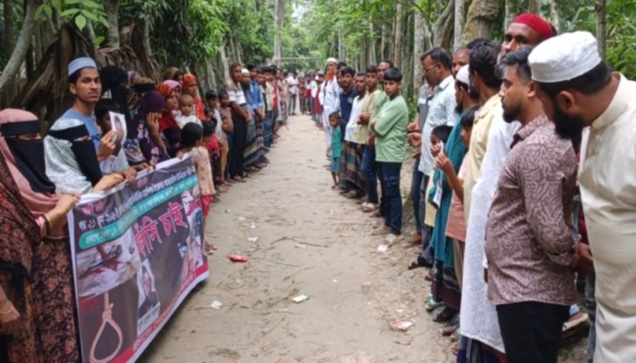 নামাজরত অবস্থায় ভাইকে কুপিয়ে হত্যা: ৩ দিনেও গ্রেফতার নেই, কাজিরহাট থানা ঘেরাওয়ের আলটিমেটাম
