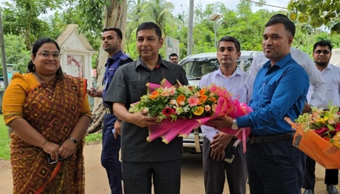 রাজস্থলীতে উন্নয়ন প্রকল্প ও সরকারি সেবার অগ্রগতি পরিদর্শনে বিভাগীয় কমিশনার ড. জিয়াউদ্দিন, সেবার মানোন্নয়নে দিলেন দিকনির্দেশনা
