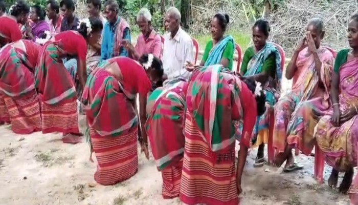 ফুলবাড়ীতে সাঁওতাল সমাজের আলোচনা সভা ও সাংস্কৃতিক অনুষ্ঠান অনুষ্ঠিত