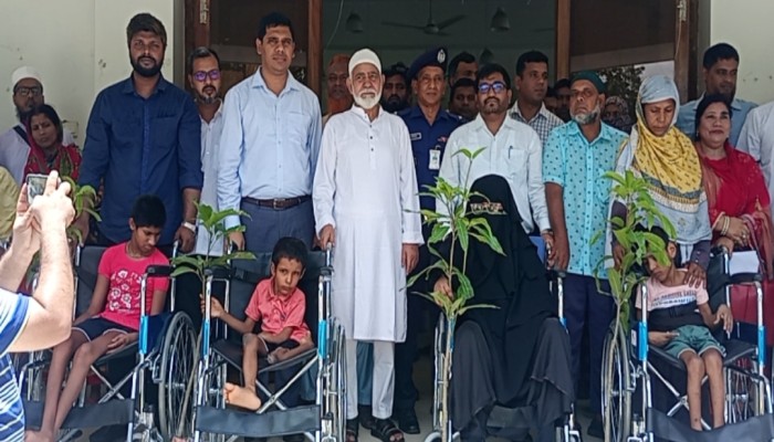 ফুলবাড়ীতে মাদ্রাসা, শিক্ষার্থী ও দুর্যোগে ক্ষতিগ্রস্তদের মাঝে অনুদান বিতরণ