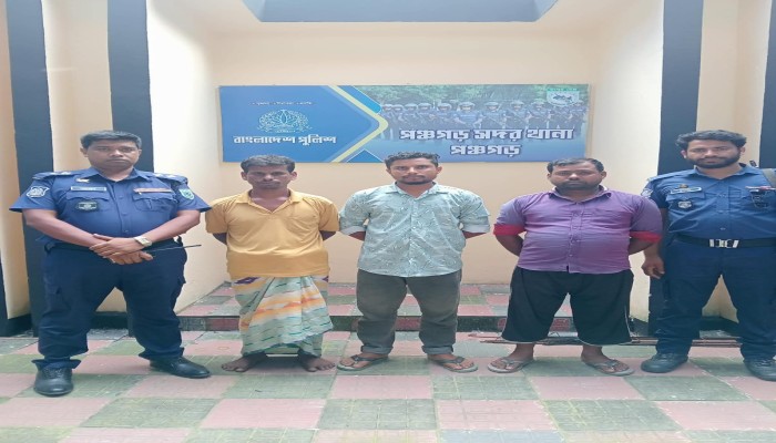 পঞ্চগড় সদর থানা পুলিশের  বিশেষ অভিযানে আটক ৩ জুয়ারু পলাতক ৫