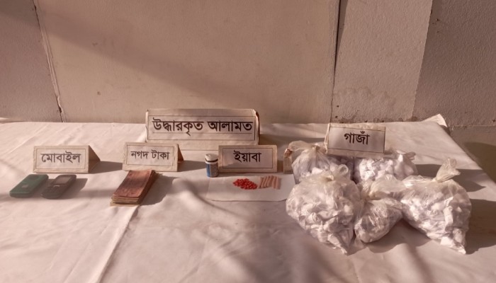 রাজধানীর নিউমার্কেট এলাকা হতে প্রায় ৫০ হাজার টাকা মূল্যমানের ইয়াবা ও গাঁজা’সহ ০২ জন মাদক ব্যবসায়ীকে গ্রেফতার করেছে র‌্যাব-১০