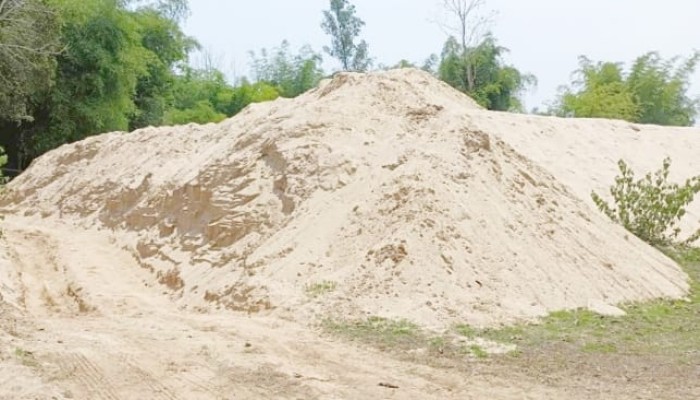 মাধবপুরে ইজারা ছাড়াই সিলিকা বালু উত্তোলনের অভিযোগ, কোটি টাকার রাজস্ব ফাঁকির আশঙ্কা