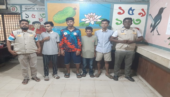 বরিশালে ডিবির অভিযানে কিশোর গ্যাংয়ের চার সদস্য আটক