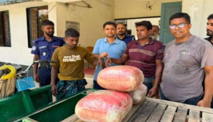 কুড়িগ্রামে অটোভ্যানে ১৪ কেজি ভারতীয় গাঁজা উদ্ধার, আটক ২