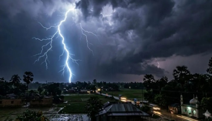 ফুলবাড়ীতে বজ্রপাতে ছেলের মৃত্যু, বাবা গুরুতর আহত